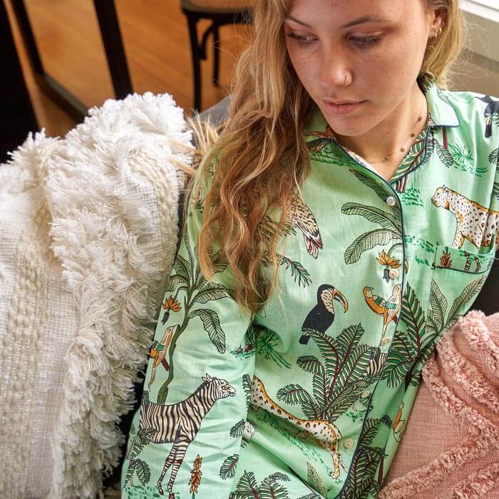 PJ SET LOUNGEWEAR SLEEPWEAR PYJAMAS GREEN ANIMAL PRINT Includes 4 sizes S,M,L,XL PJ12