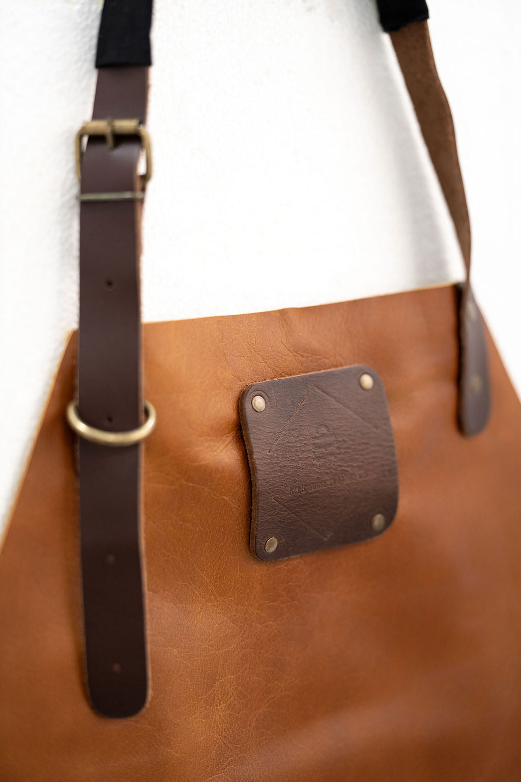 CraftLuxe signature brown leather work apron 80x60 cm