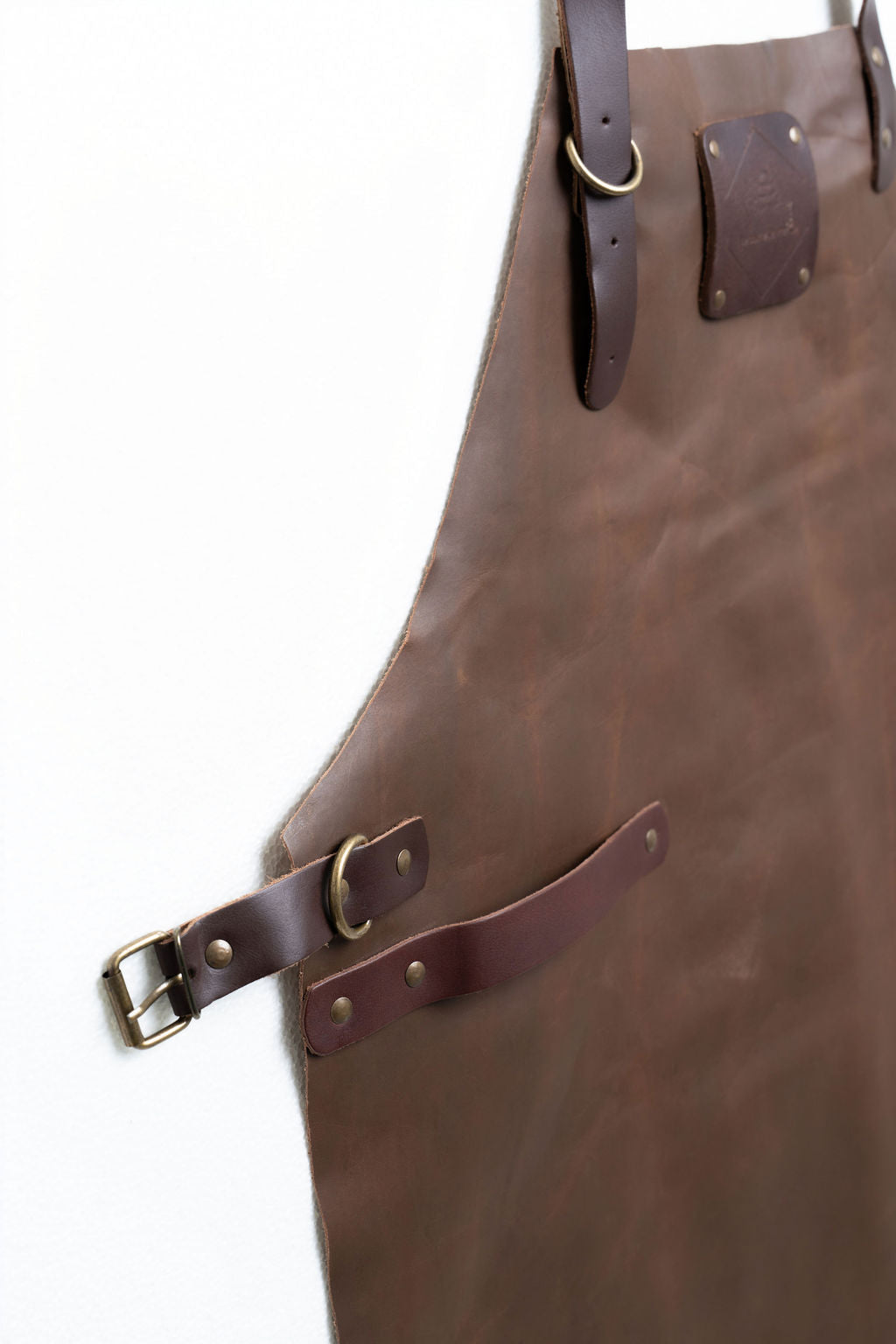 Adjustable strap leather work apron in premium brown