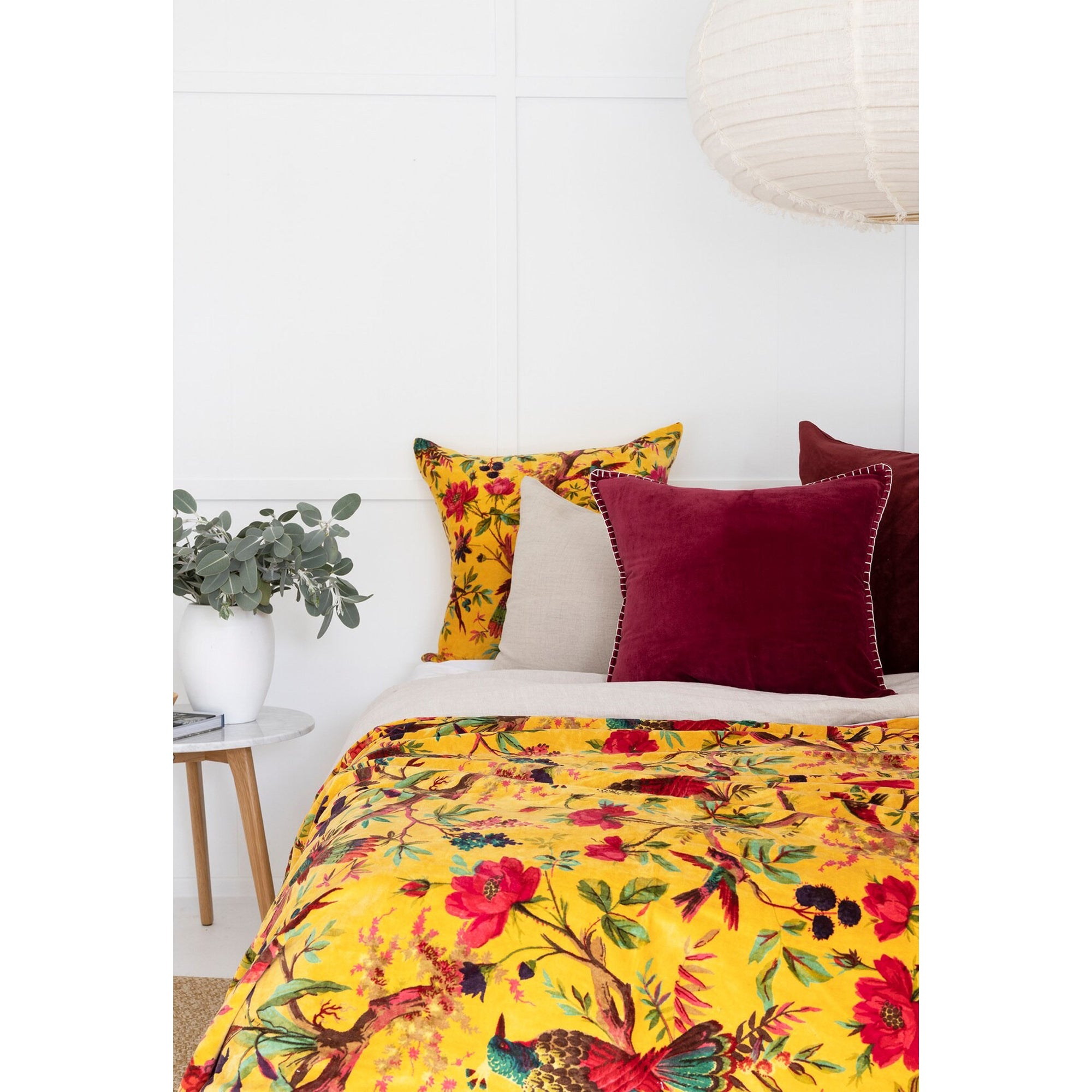 Mexican Painter Velvet Throw, Frida Floral Decorative QUILT, Mexican Painter Art Garden Country Mexico Muertes Throw | Cotton Velvet Throw