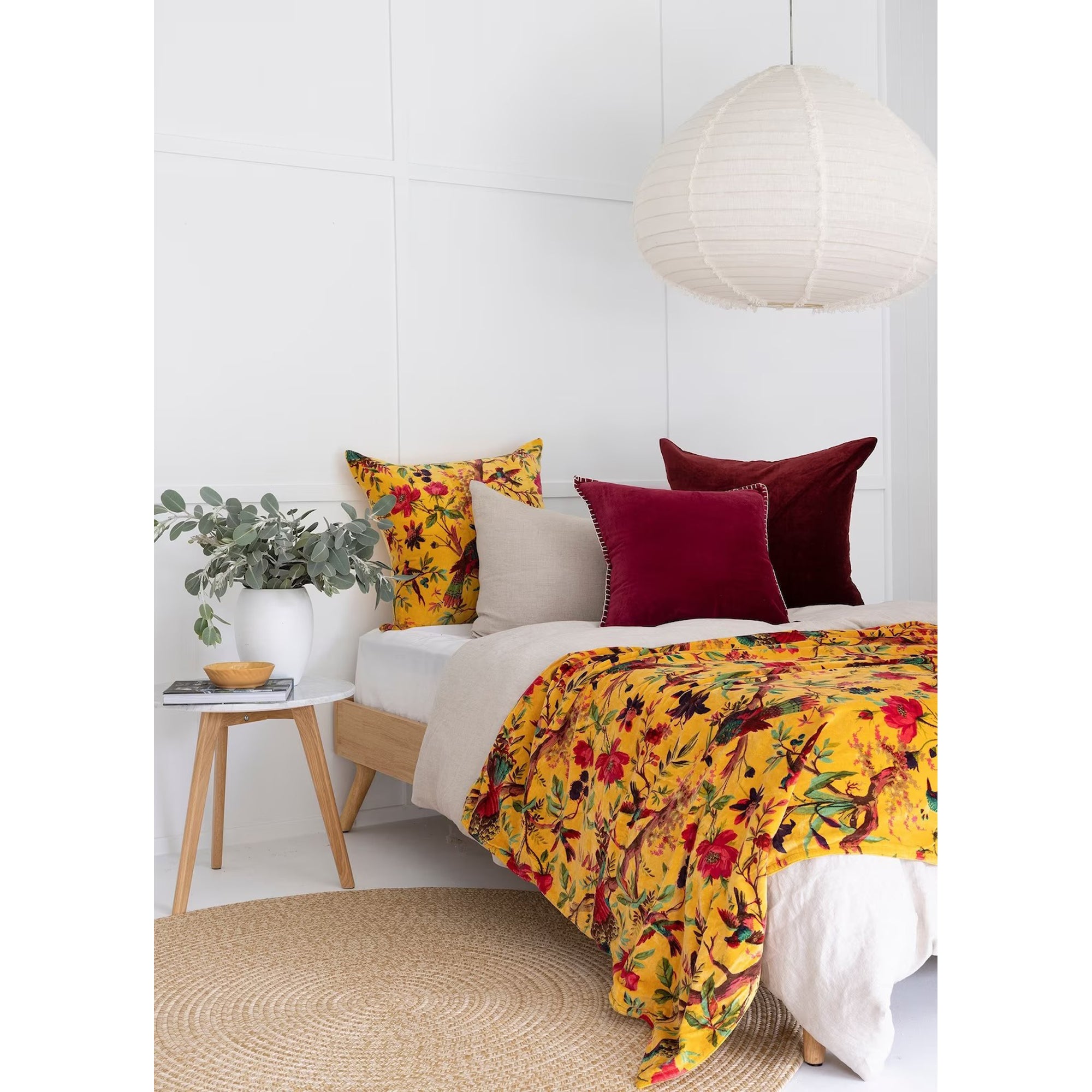 Mexican Painter Velvet Throw, Frida Floral Decorative QUILT, Mexican Painter Art Garden Country Mexico Muertes Throw | Cotton Velvet Throw