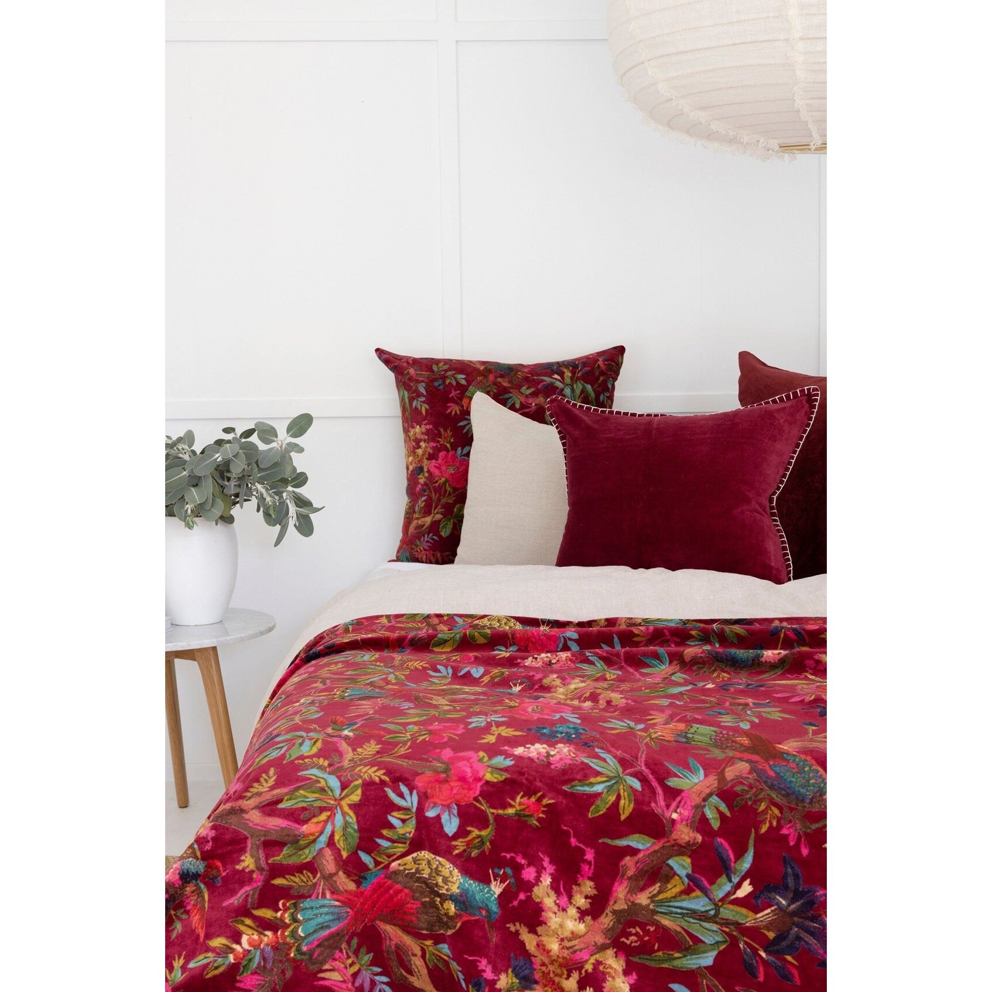 Mexican Painter Velvet Throw, Frida Floral Decorative QUILT, Mexican Painter Art Garden Country Mexico Muertes Throw | Cotton Velvet Throw
