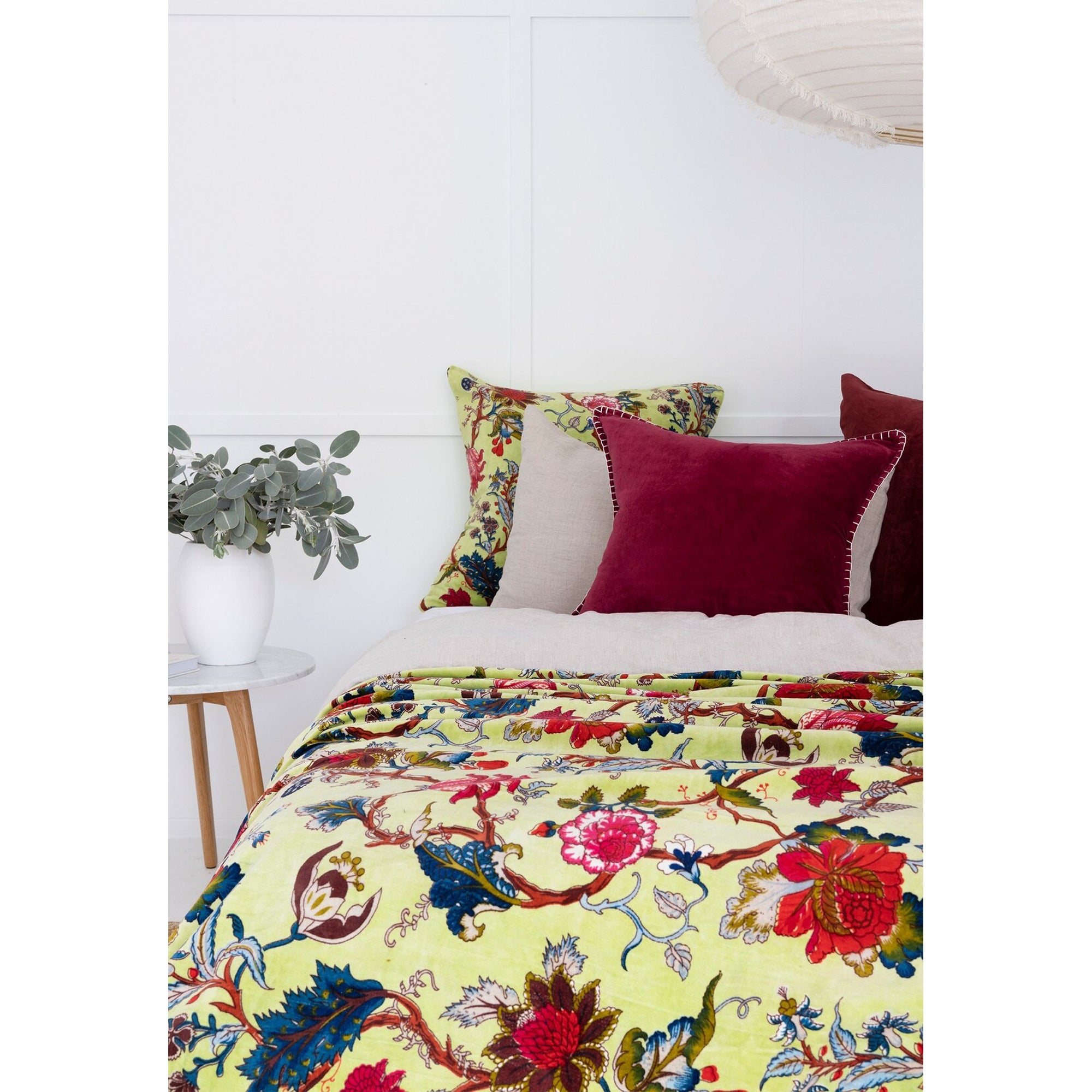 Mexican Painter Velvet Throw, Frida Floral Decorative QUILT, Mexican Painter Art Garden Country Mexico Muertes Throw | Cotton Velvet Throw