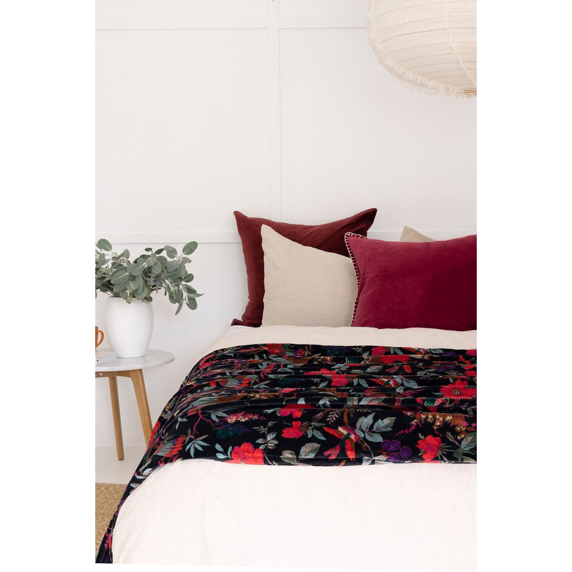 Mexican Painter Velvet Throw, Frida Floral Decorative QUILT, Mexican Painter Art Garden Country Mexico Muertes Throw | Cotton Velvet Throw